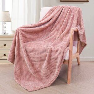 Waffle Textured Dusty Pink Fleece Blanket